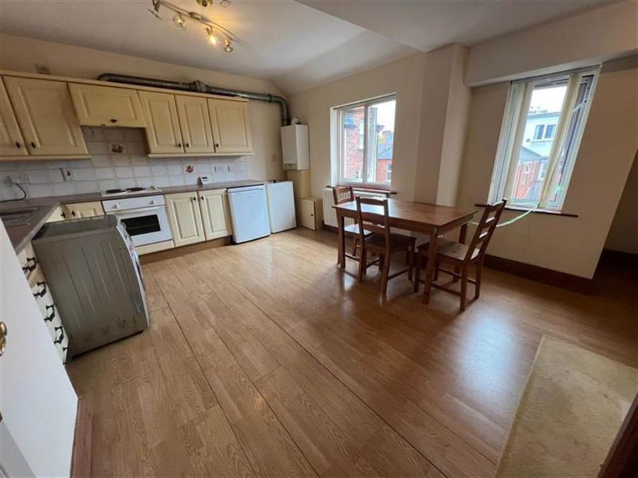 Apt6 89 Eglantine Avenue
