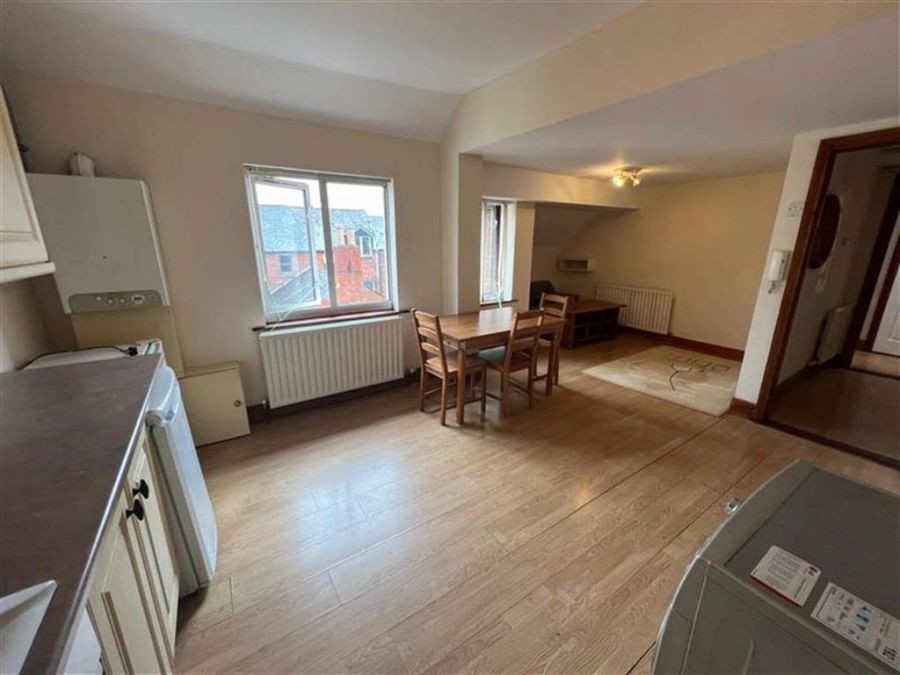 Apt6 89 Eglantine Avenue