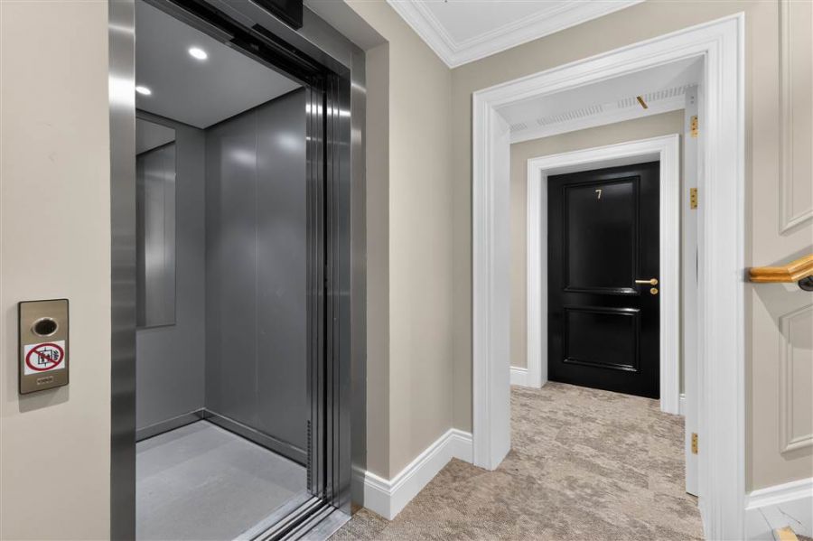 Apt 1 Fairmont Apartments