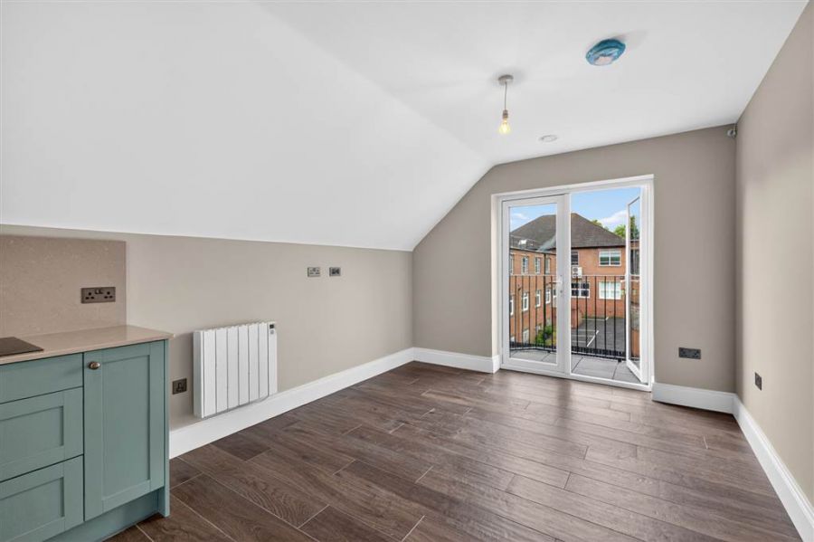 Apt 8 Fairmont Apartments