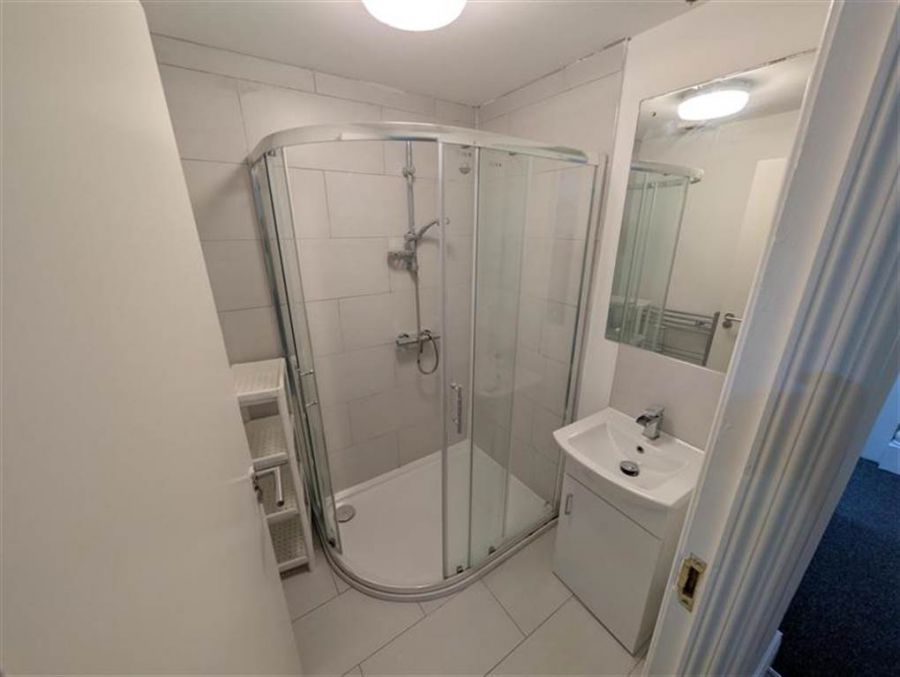 Flat 2 32 Lawrence Street