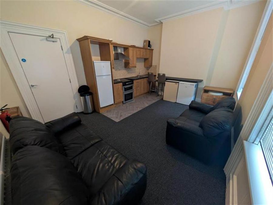 Flat 2 32 Lawrence Street