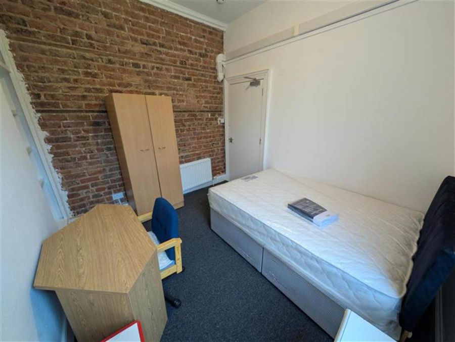 Flat 2 32 Lawrence Street