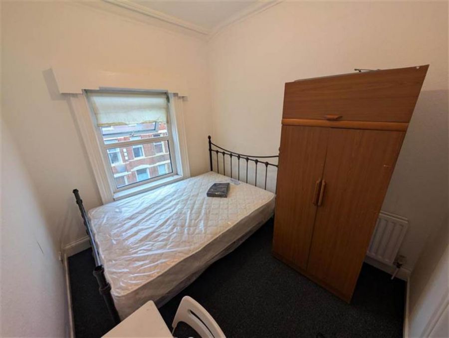 Flat 2 32 Lawrence Street