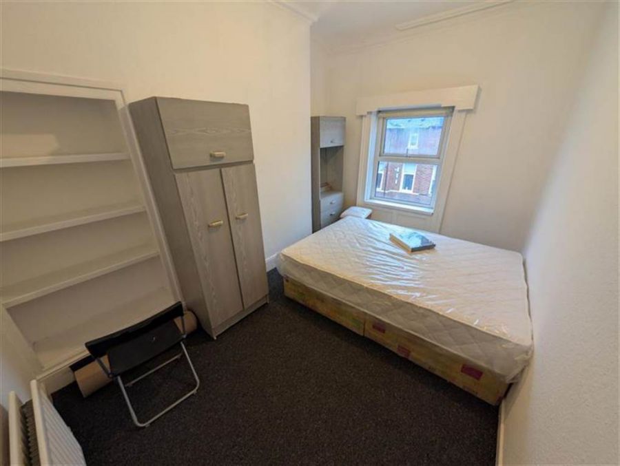 Flat 2 32 Lawrence Street