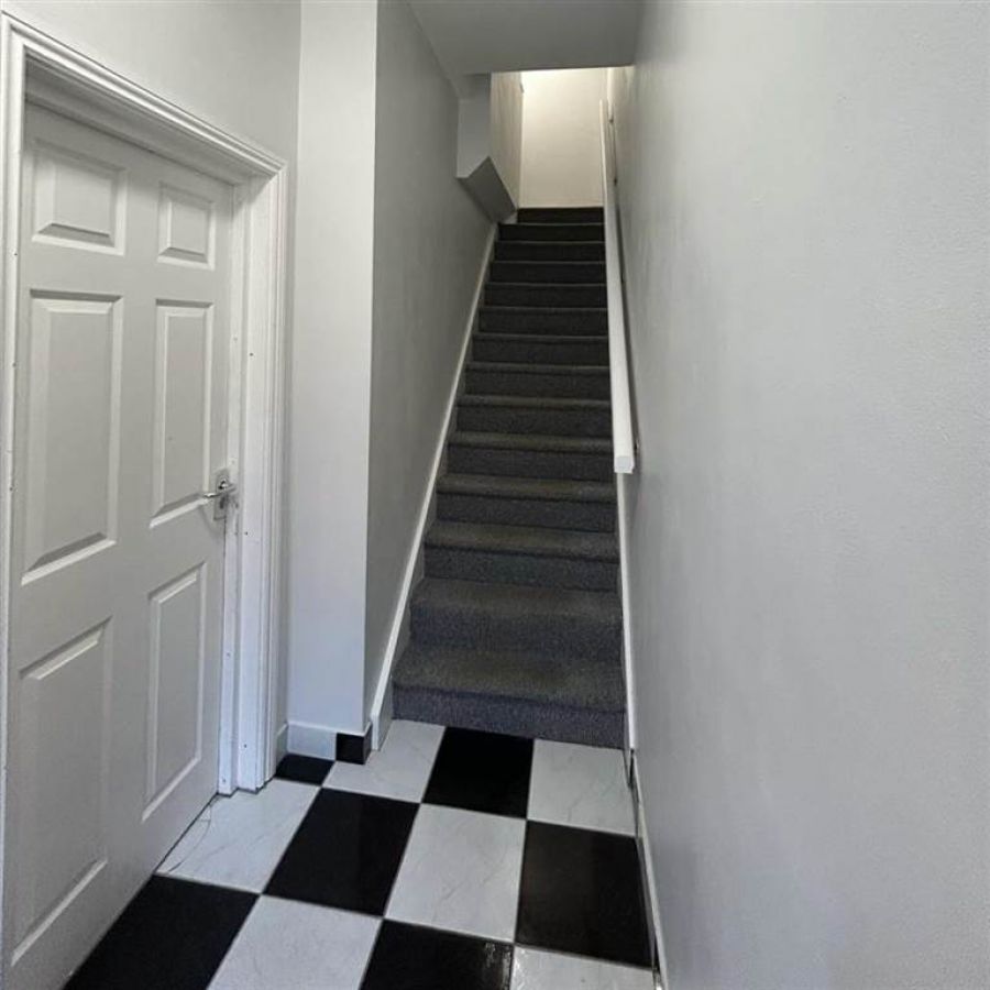 11b Rushfield Avenue