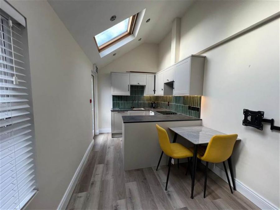 11b Rushfield Avenue