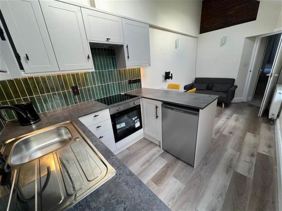 11b Rushfield Avenue