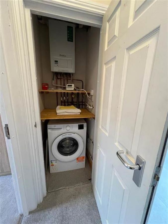 11b Rushfield Avenue