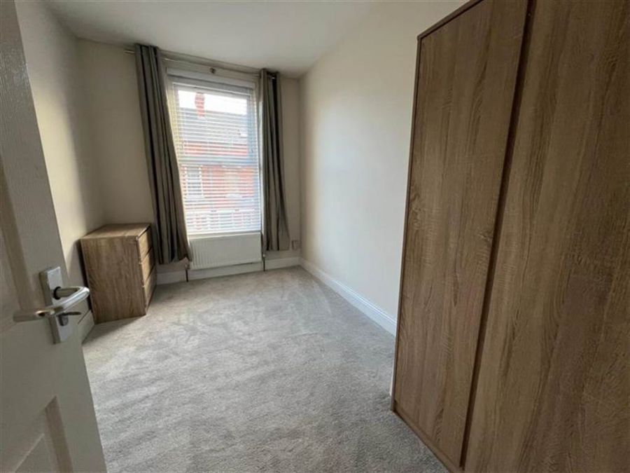 11b Rushfield Avenue