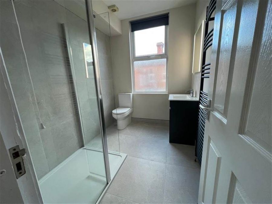 11b Rushfield Avenue