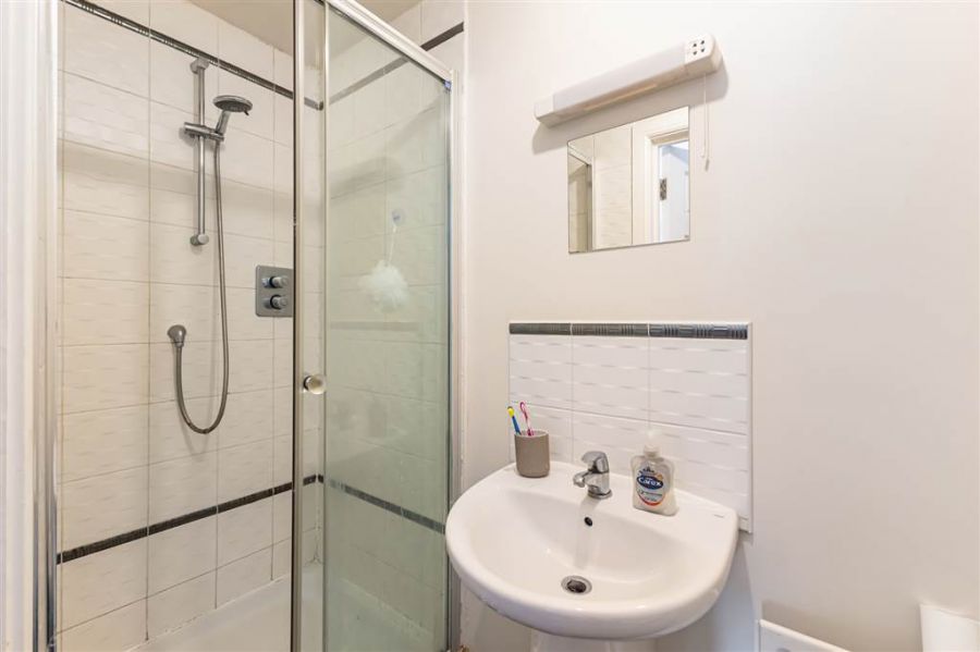 Apt 9 152 Malone Avenue