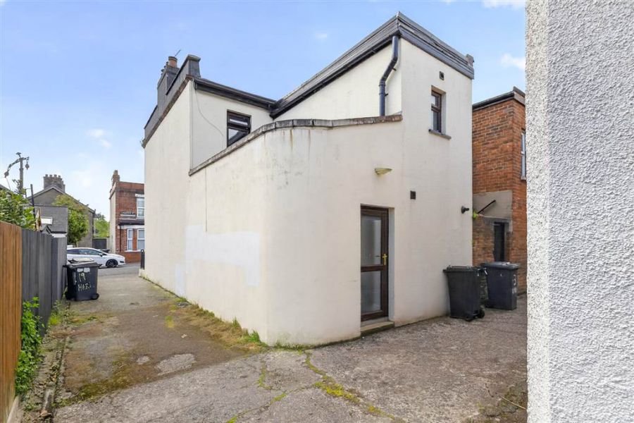 1 Laganvale Street