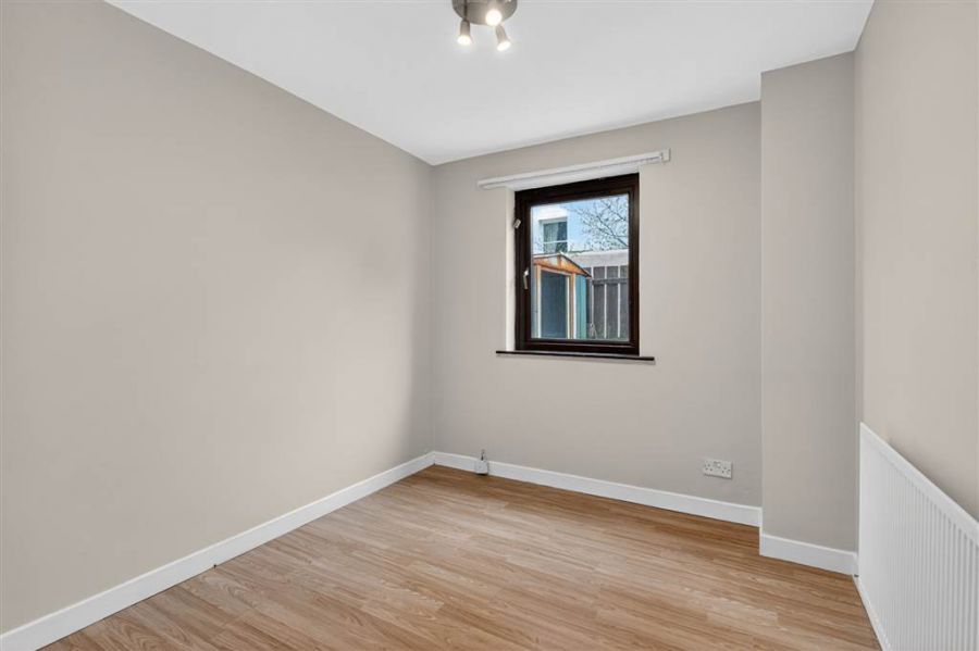 Apt 1 82A South Parade