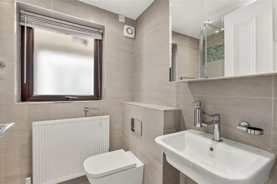 Apt 1 82A South Parade