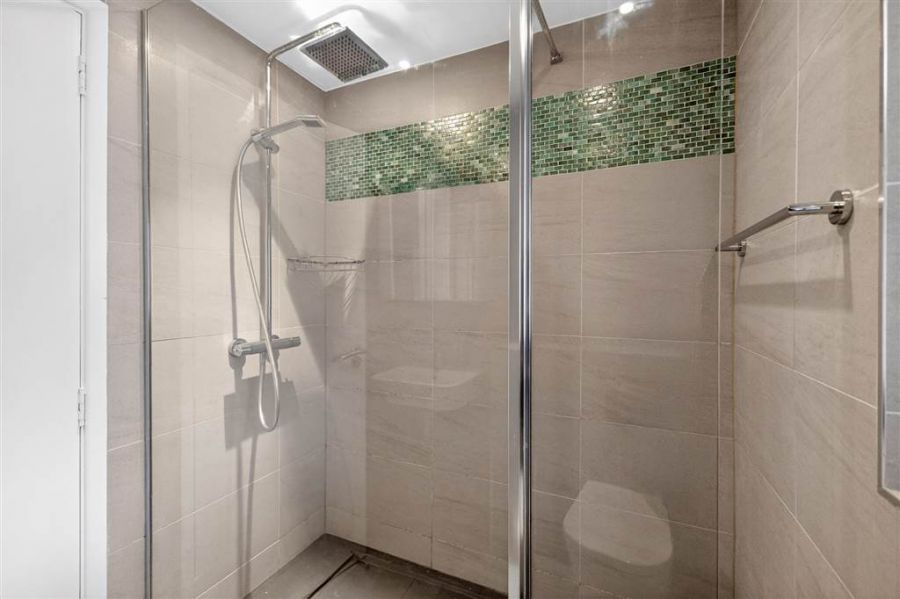 Apt 1 82A South Parade