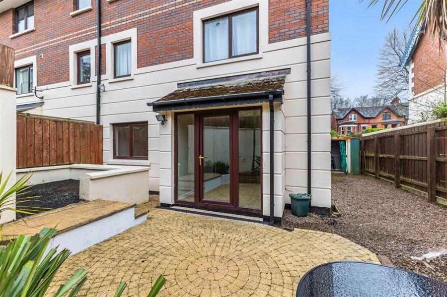 Apt 1 82A South Parade