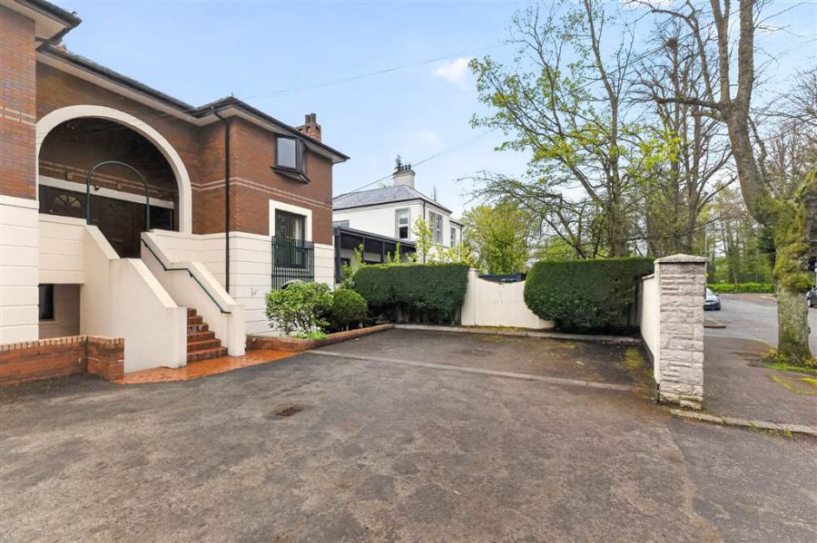 Apt 1 82A South Parade