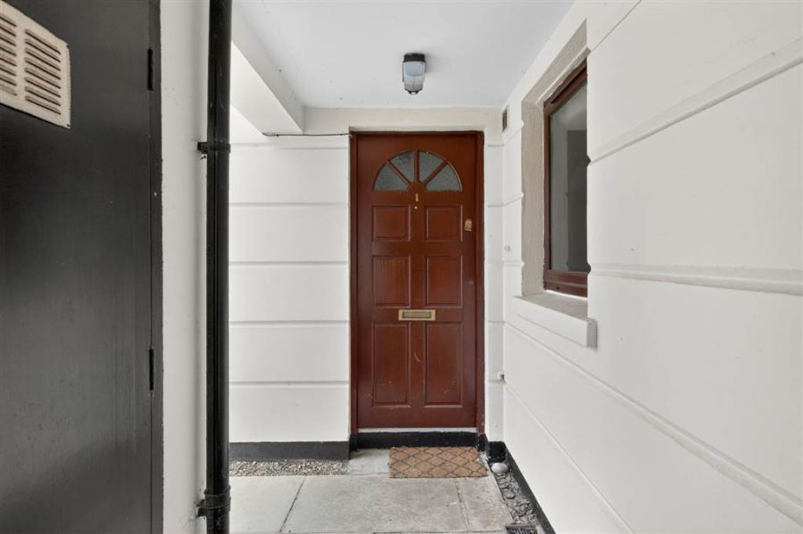 Apt 1 82A South Parade