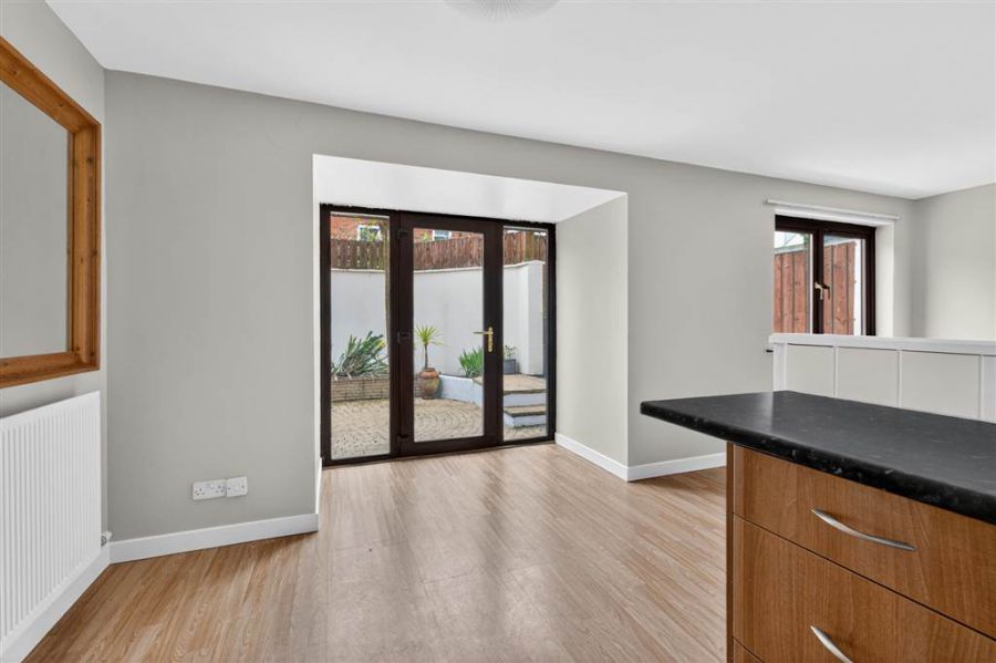 Apt 1 82A South Parade