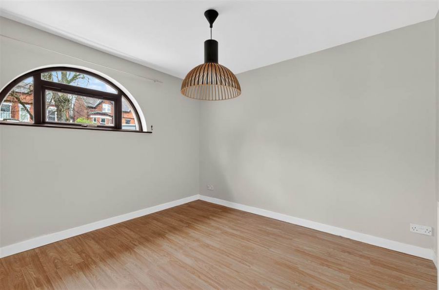 Apt 1 82A South Parade