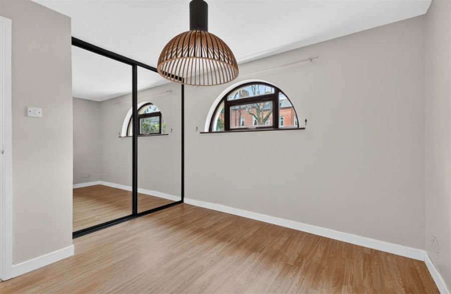 Apt 1 82A South Parade