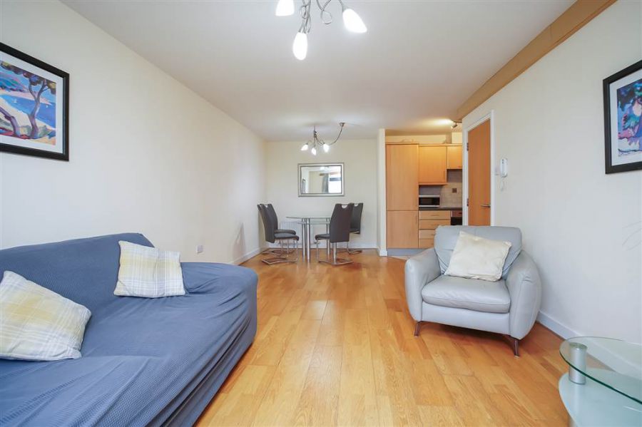 Apt 45 Quay Gate
