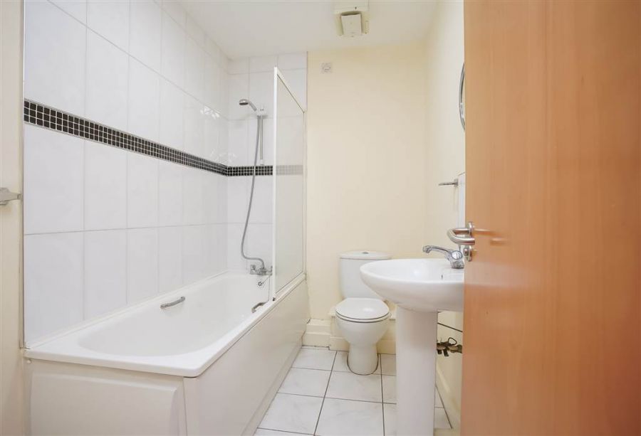 Apt 45 Quay Gate