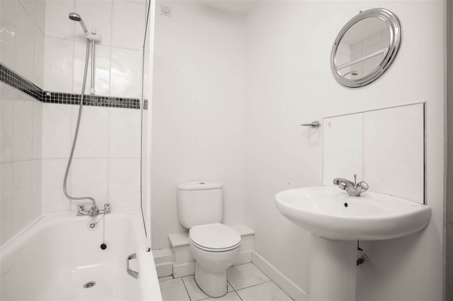 Apt 45 Quay Gate