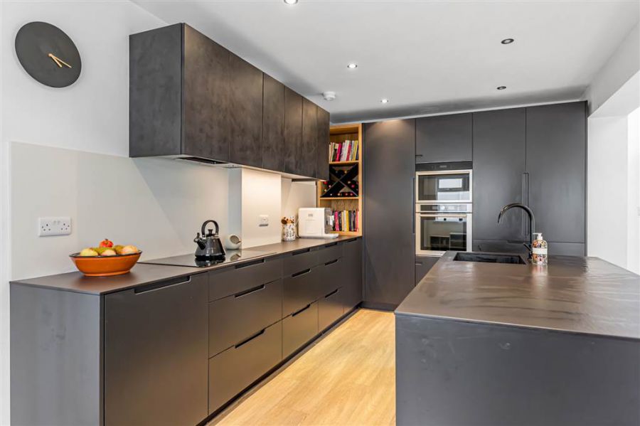 9 Knightsbridge Park