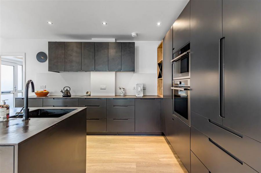 9 Knightsbridge Park