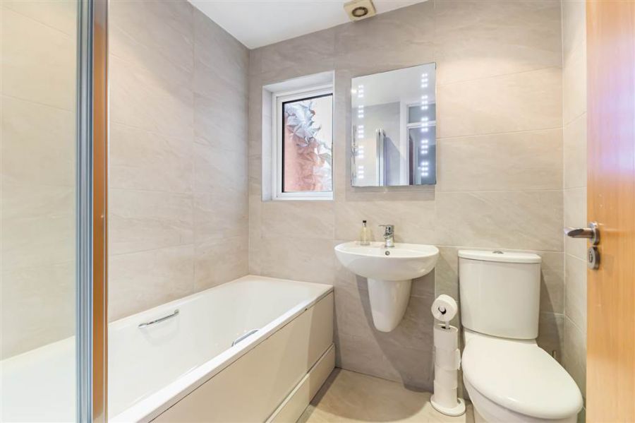 9 Knightsbridge Park