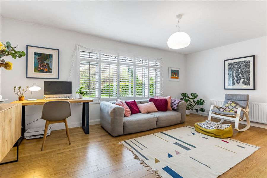 9 Knightsbridge Park