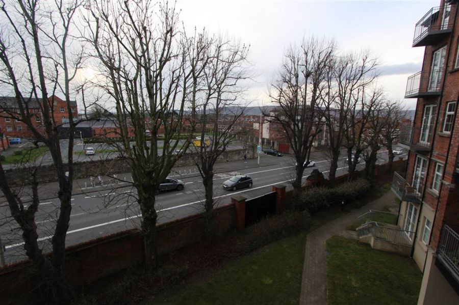 Apt 28 4 Bell Towers South