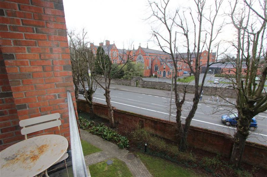 Apt 28 4 Bell Towers South