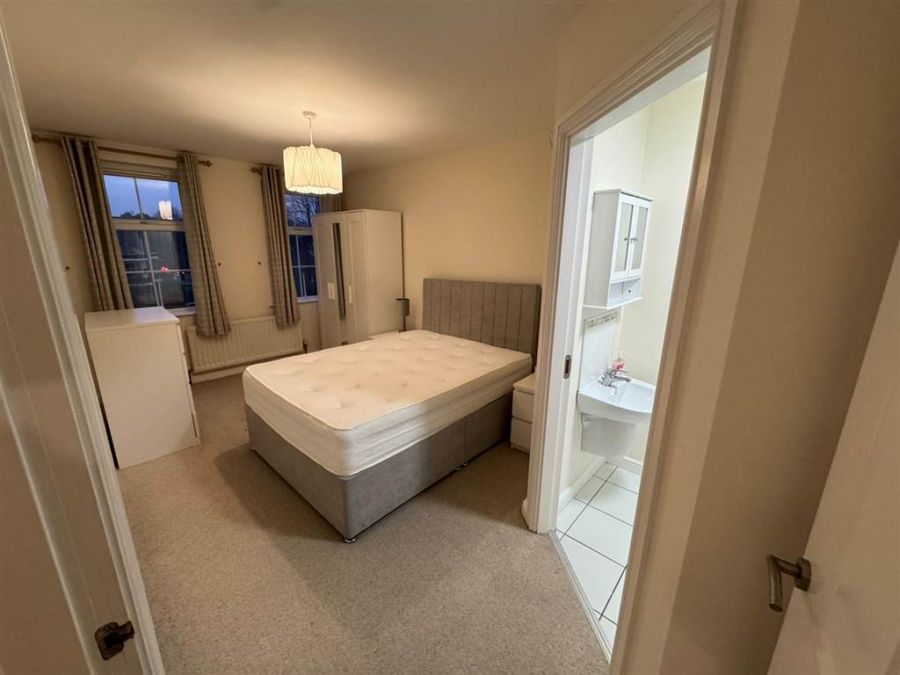 Apt 28 4 Bell Towers South