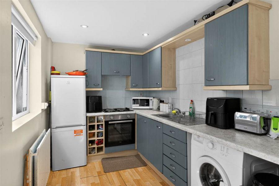 3 Sandhurst Gardens