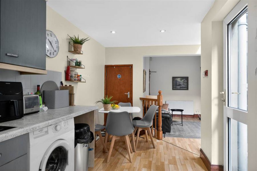 3 Sandhurst Gardens