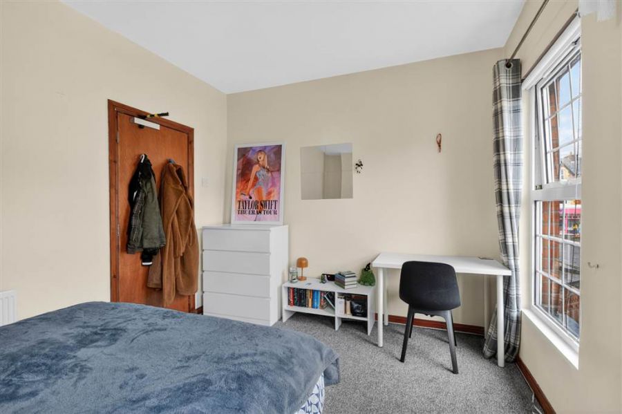 3 Sandhurst Gardens