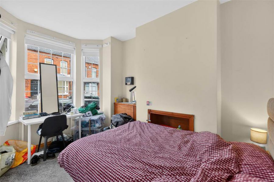 3 Sandhurst Gardens