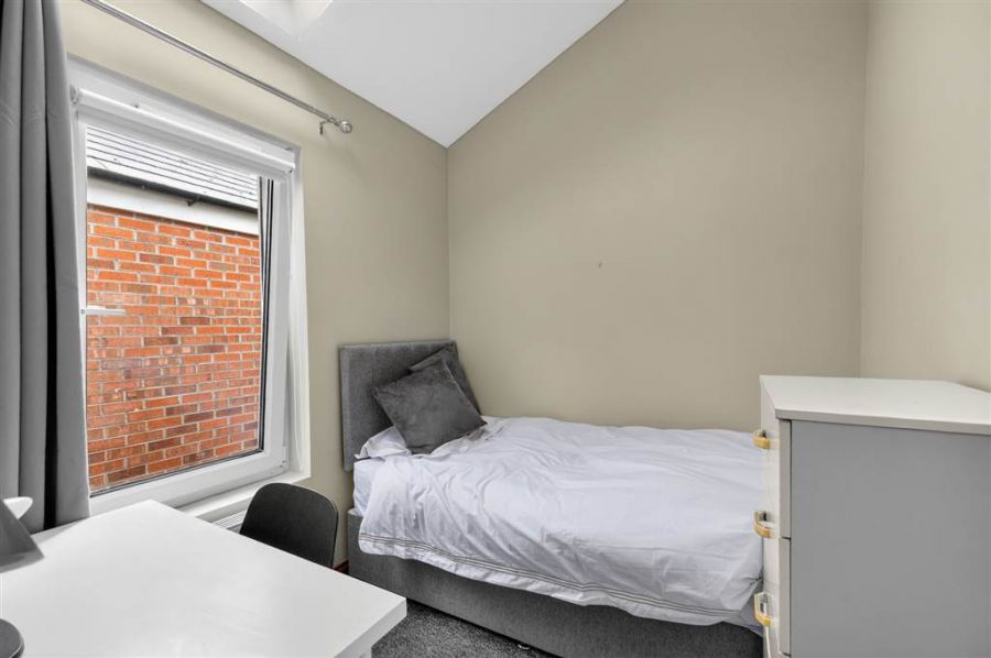 3 Sandhurst Gardens
