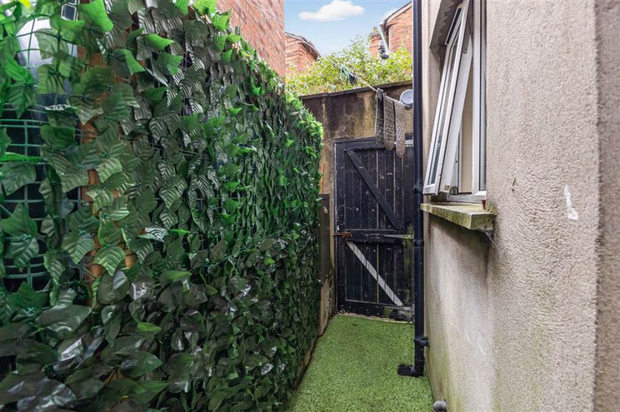 3 Sandhurst Gardens