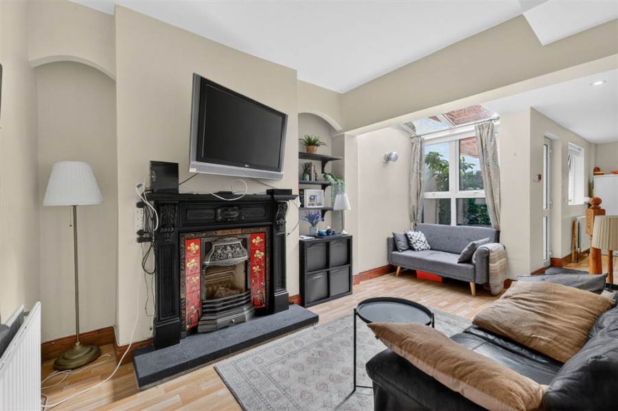 3 Sandhurst Gardens