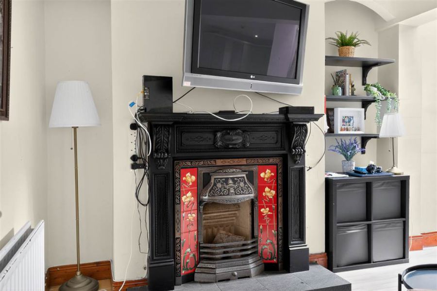3 Sandhurst Gardens