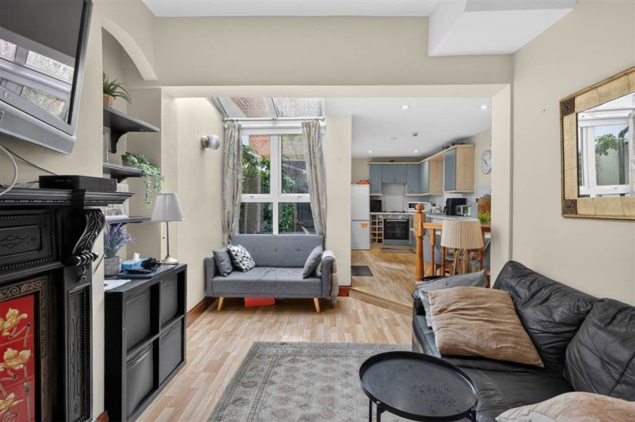 3 Sandhurst Gardens