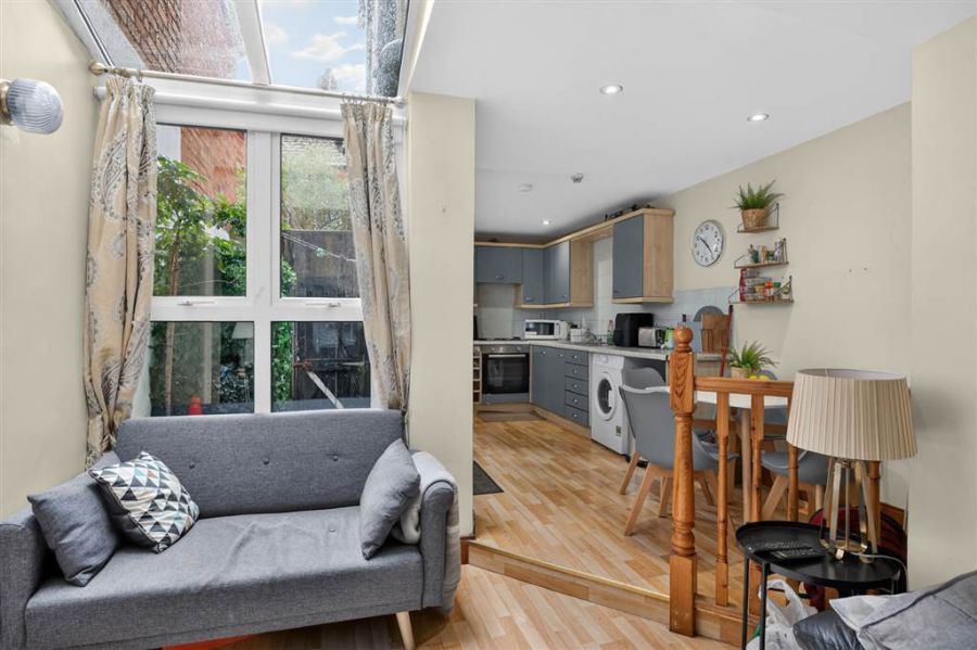 3 Sandhurst Gardens