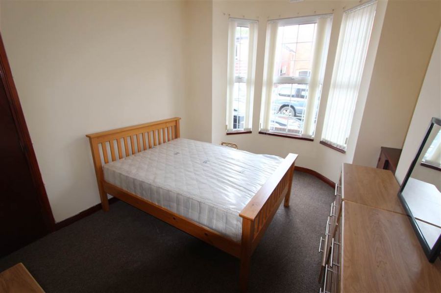 1 Sandhurst Gardens