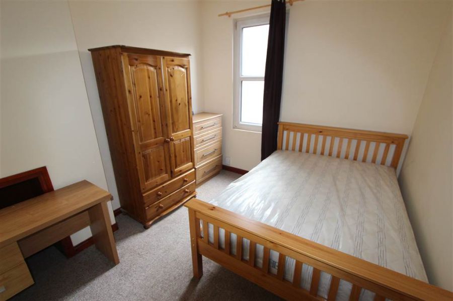 1 Sandhurst Gardens