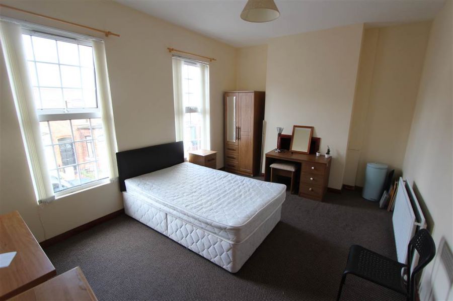 1 Sandhurst Gardens