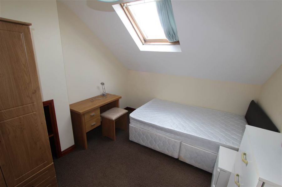 1 Sandhurst Gardens
